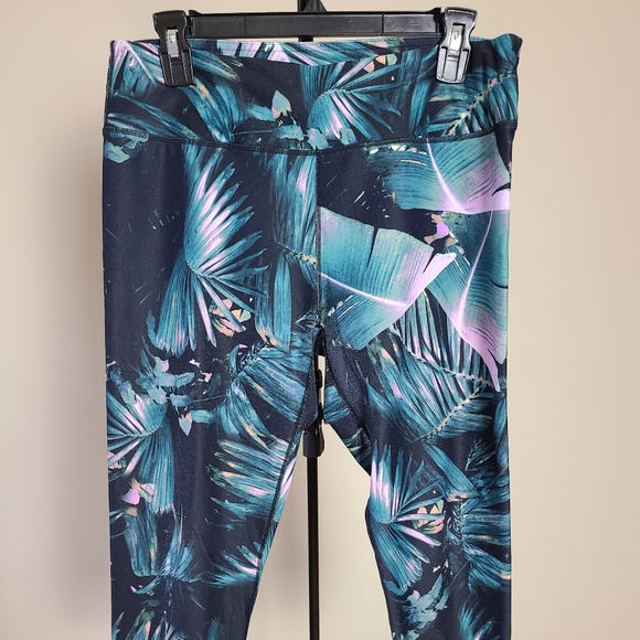 Fabletics palm leaf sports bra & legging set - Picture 2 of 5